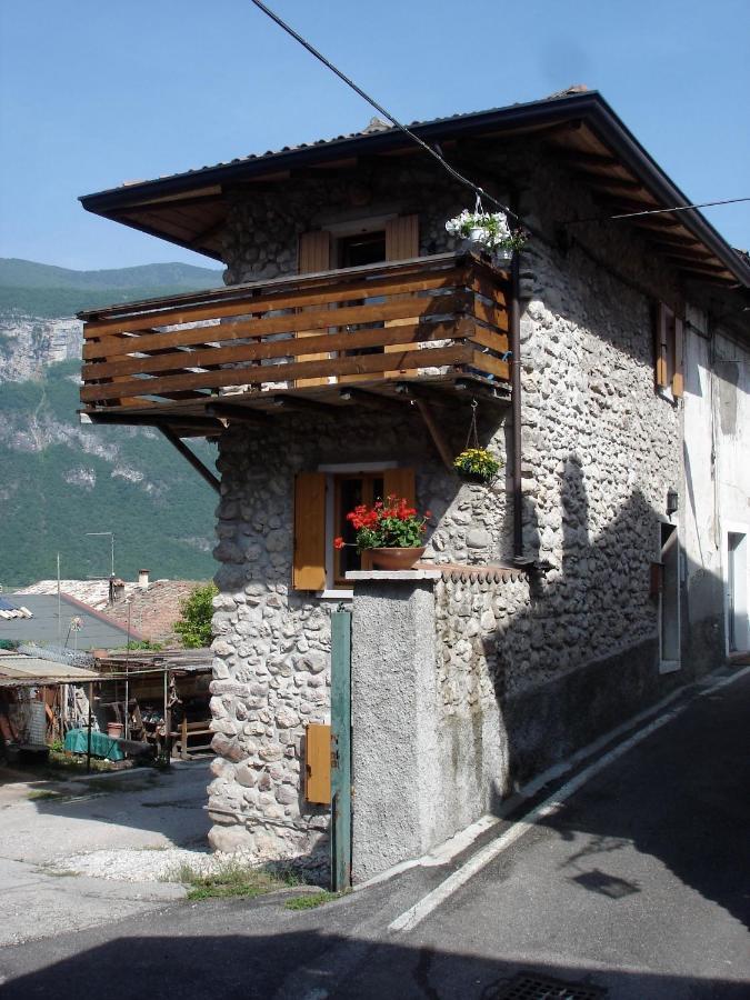 Willa Il Rustico Di Peri Zewnętrze zdjęcie