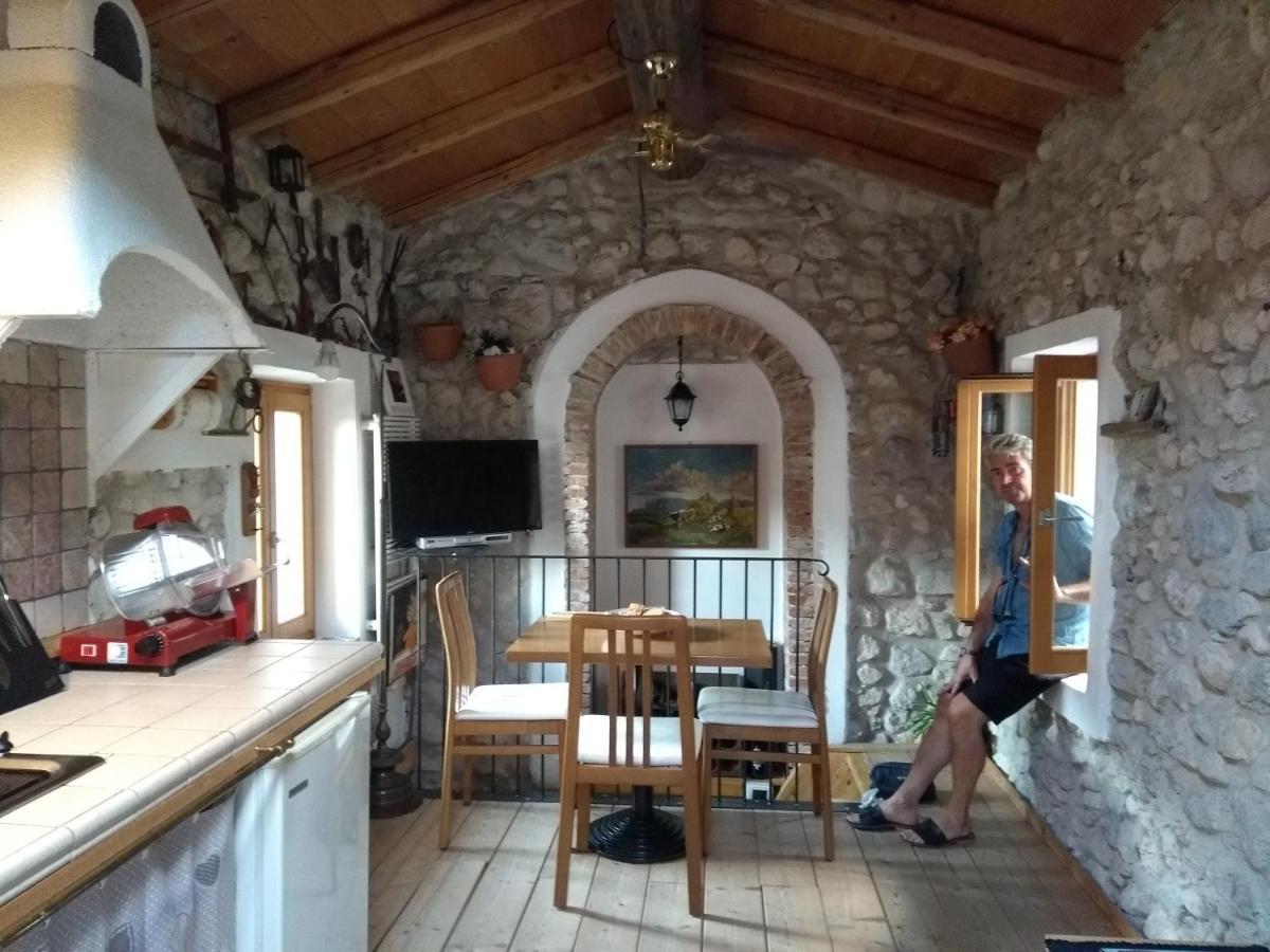 Willa Il Rustico Di Peri Zewnętrze zdjęcie